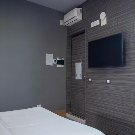Beb Umberto I Napoli Hotel ภายนอก รูปภาพ