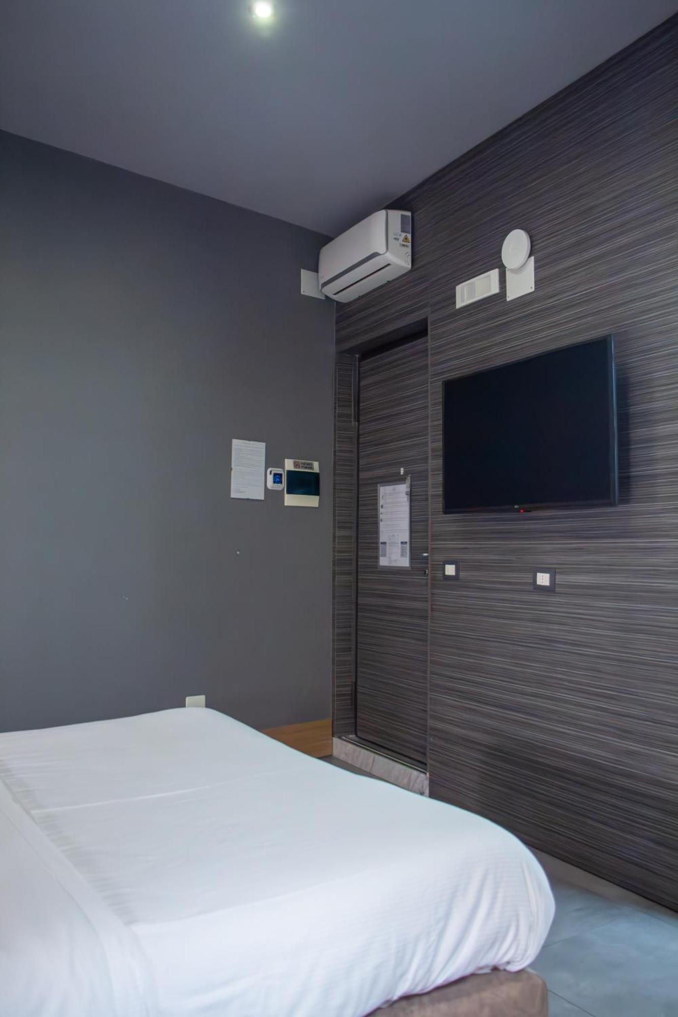 Beb Umberto I Napoli Hotel ภายนอก รูปภาพ