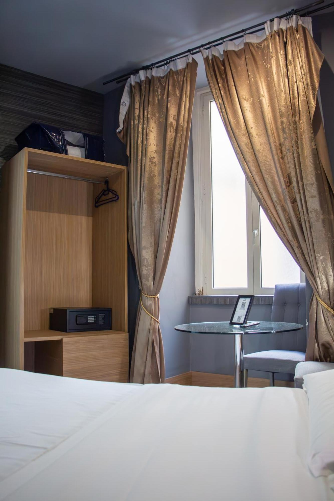 Beb Umberto I Napoli Hotel ภายนอก รูปภาพ