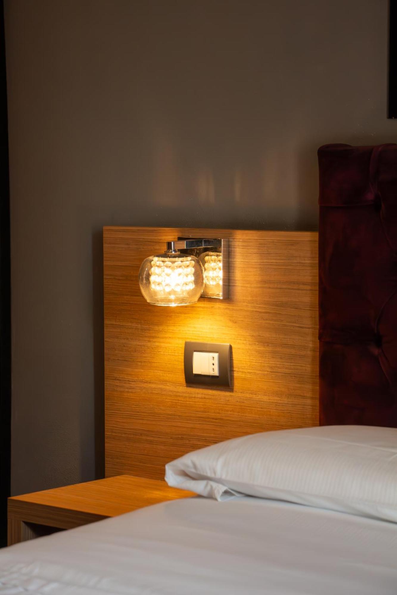 Beb Umberto I Napoli Hotel ภายนอก รูปภาพ