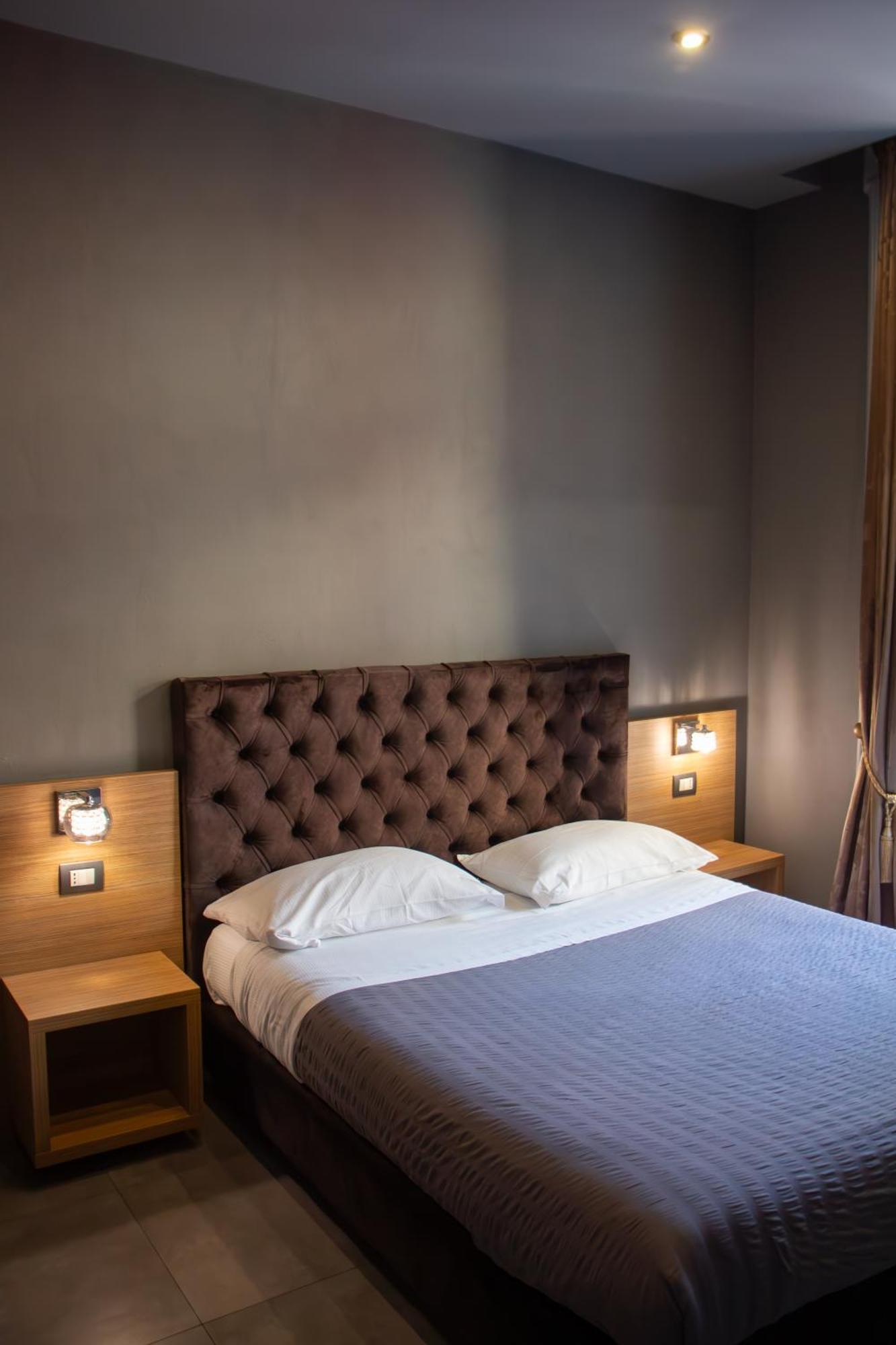 Beb Umberto I Napoli Hotel ภายนอก รูปภาพ