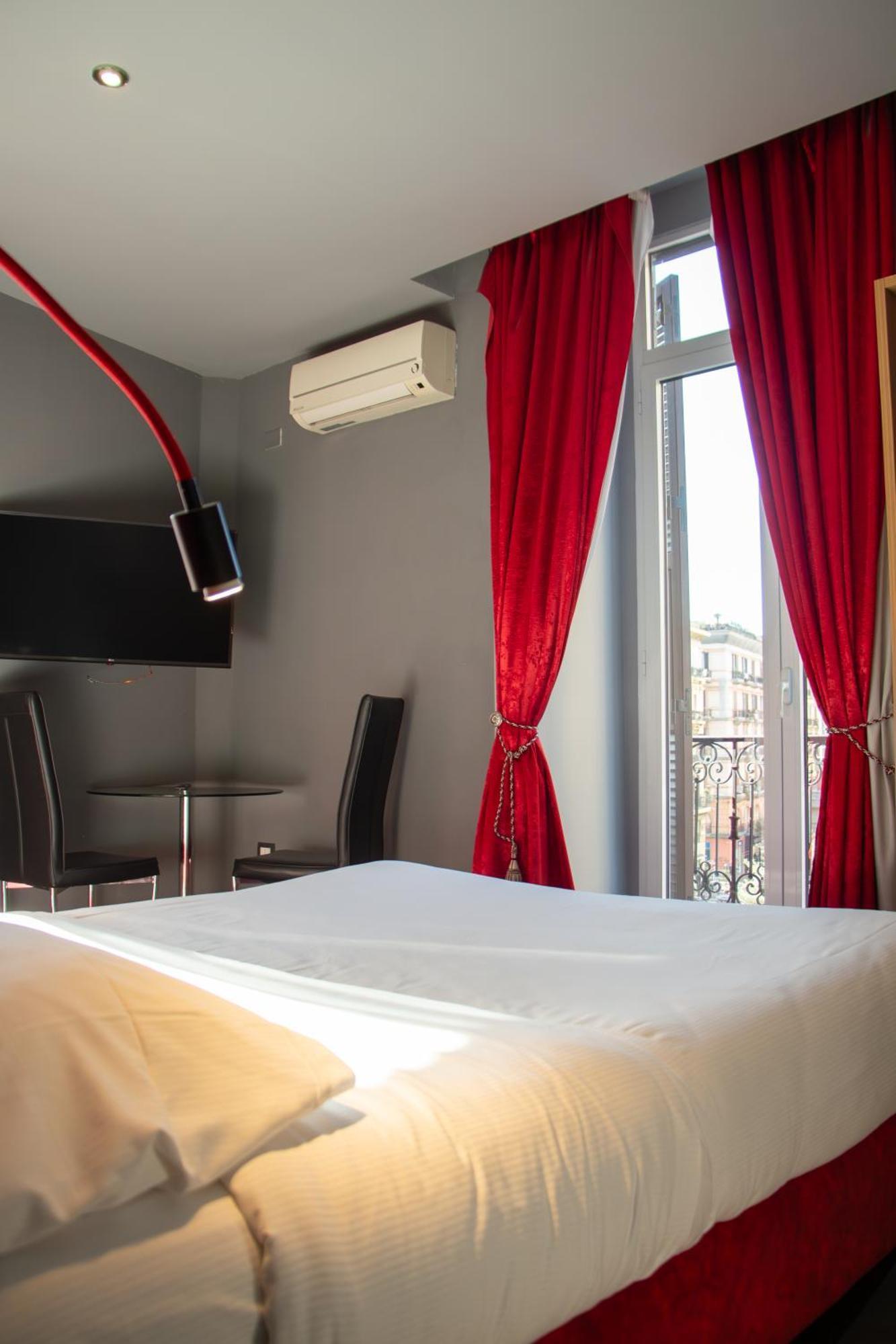 Beb Umberto I Napoli Hotel ภายนอก รูปภาพ