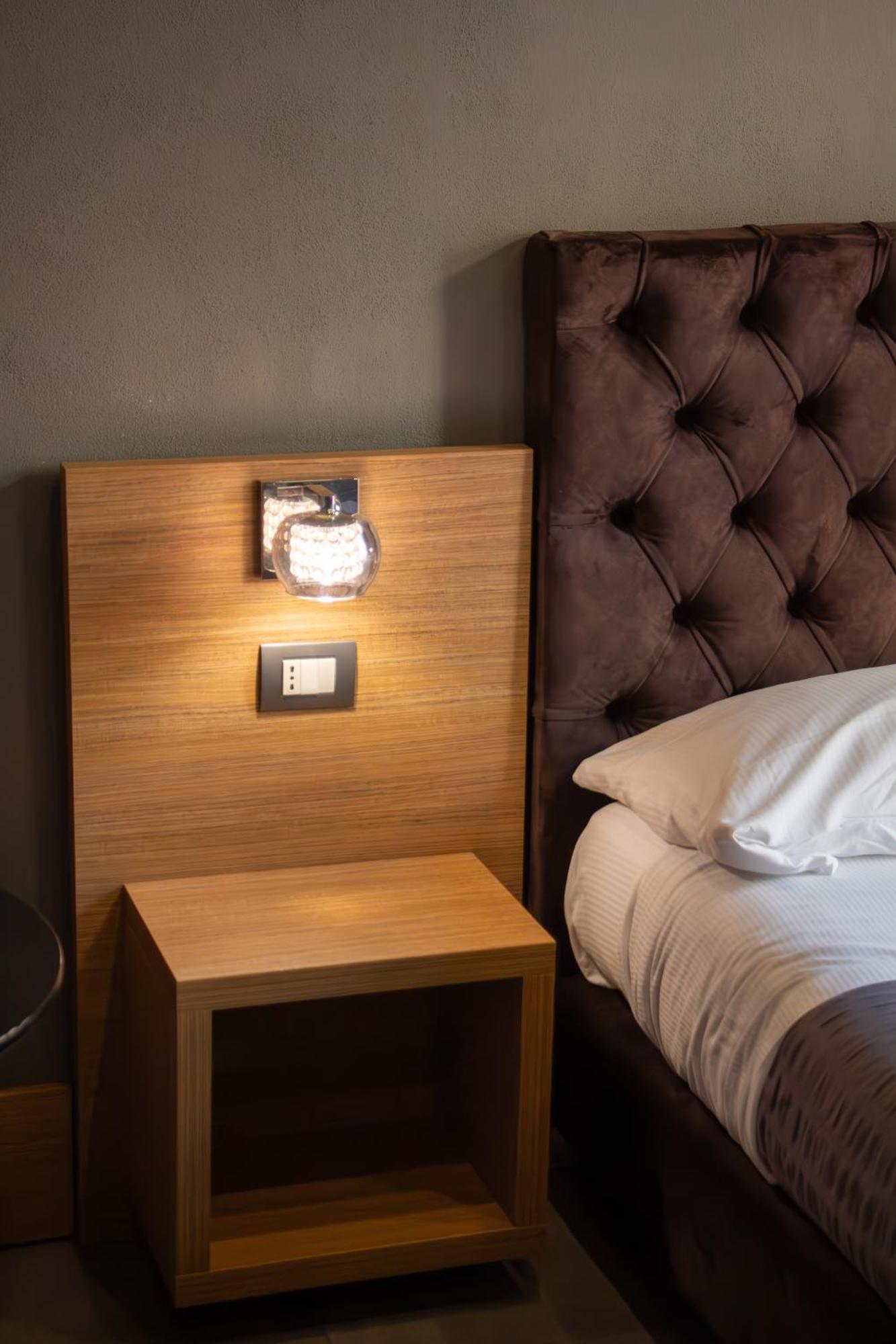 Beb Umberto I Napoli Hotel ภายนอก รูปภาพ