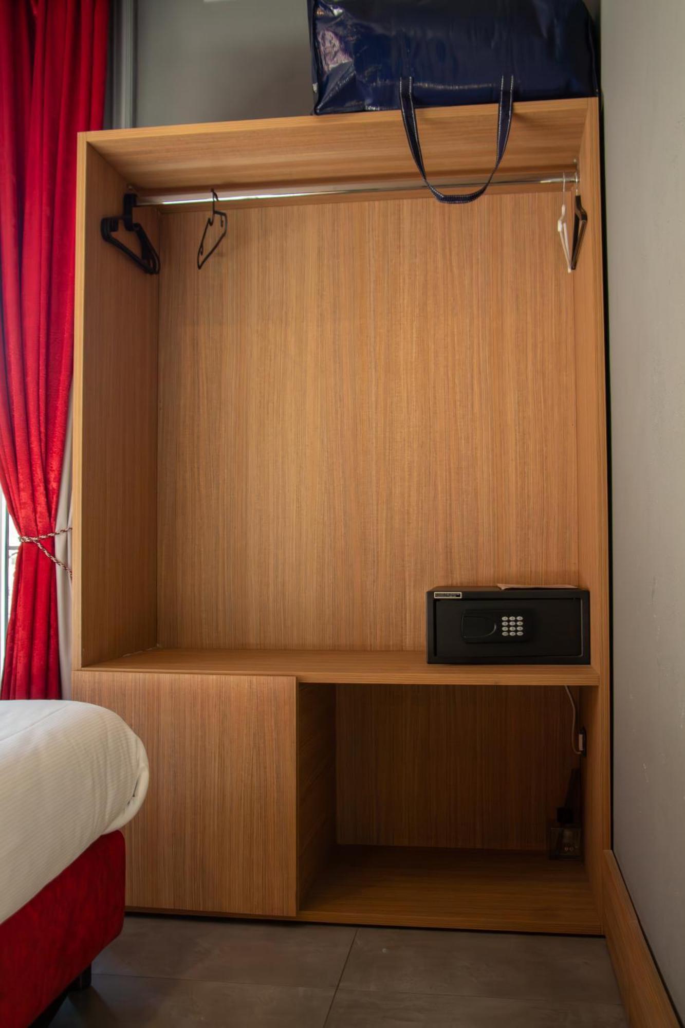 Beb Umberto I Napoli Hotel ภายนอก รูปภาพ