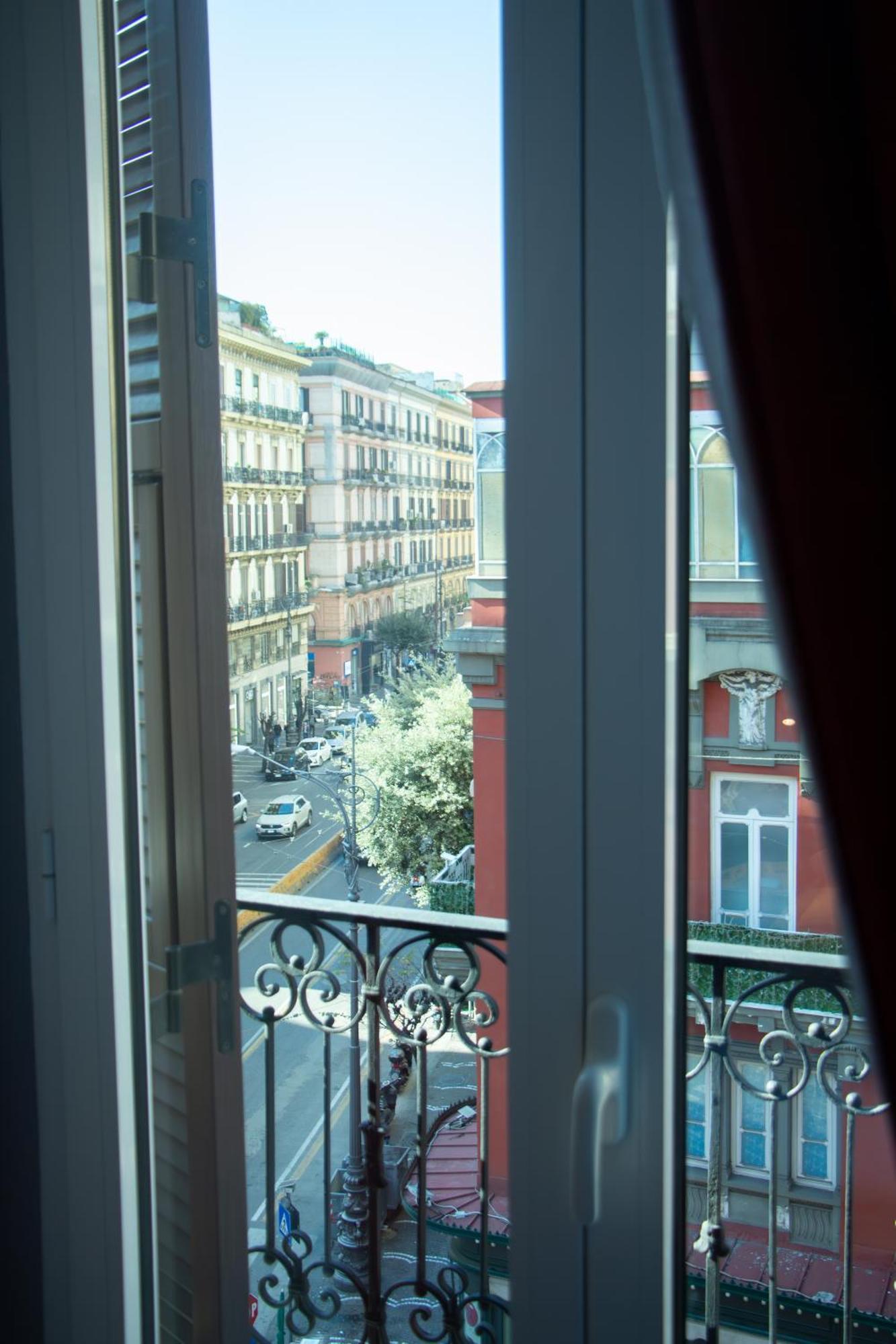 Beb Umberto I Napoli Hotel ภายนอก รูปภาพ