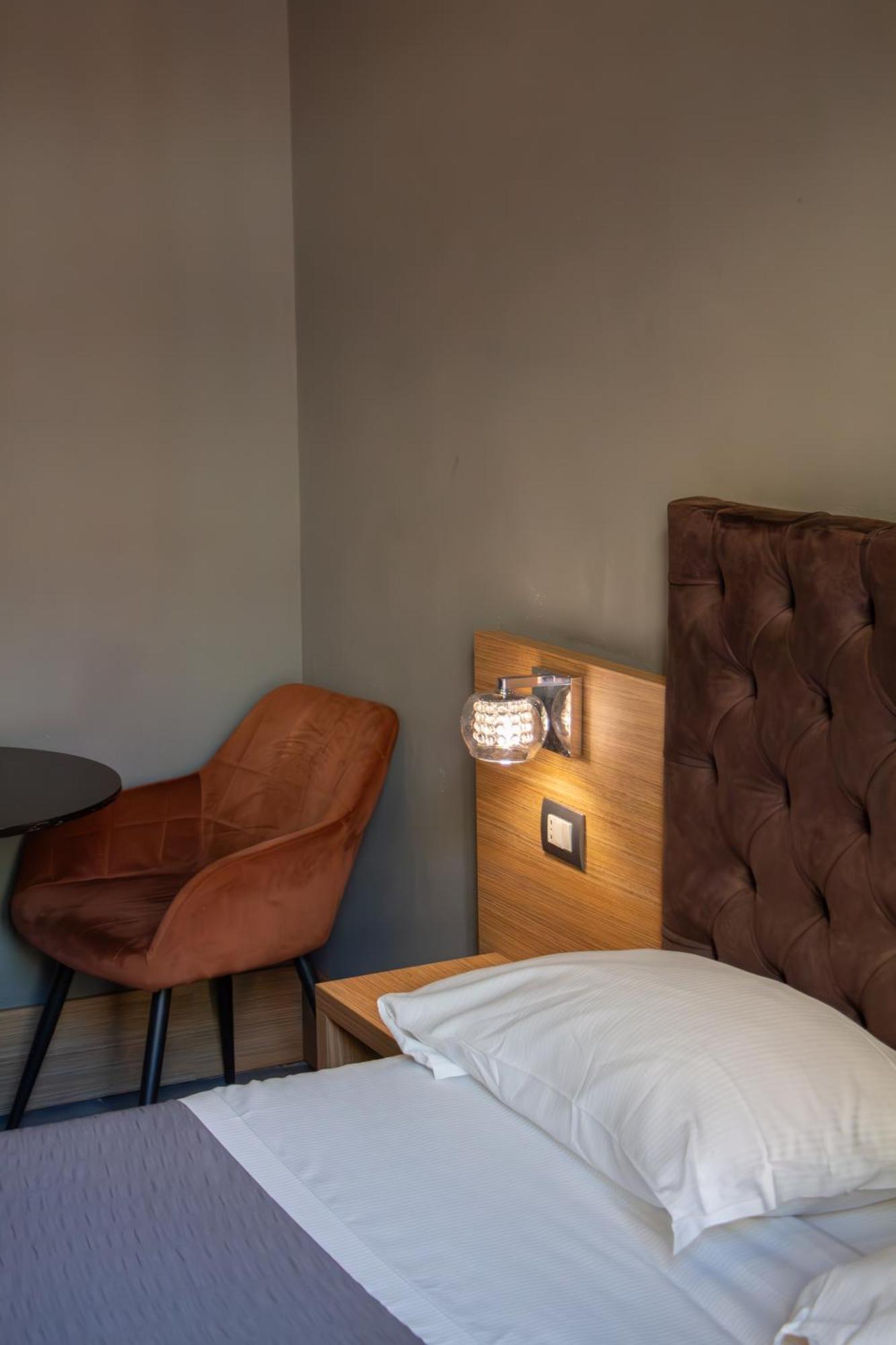 Beb Umberto I Napoli Hotel ภายนอก รูปภาพ
