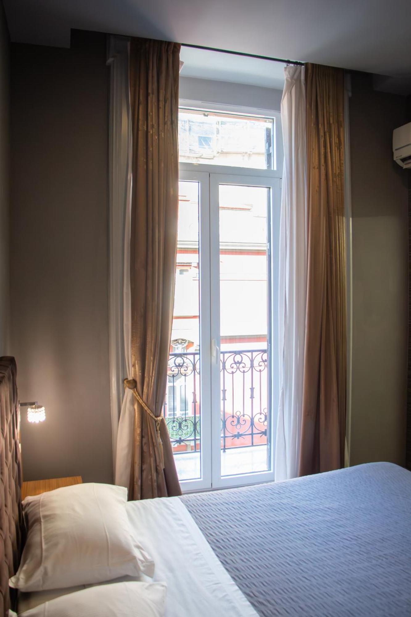 Beb Umberto I Napoli Hotel ภายนอก รูปภาพ