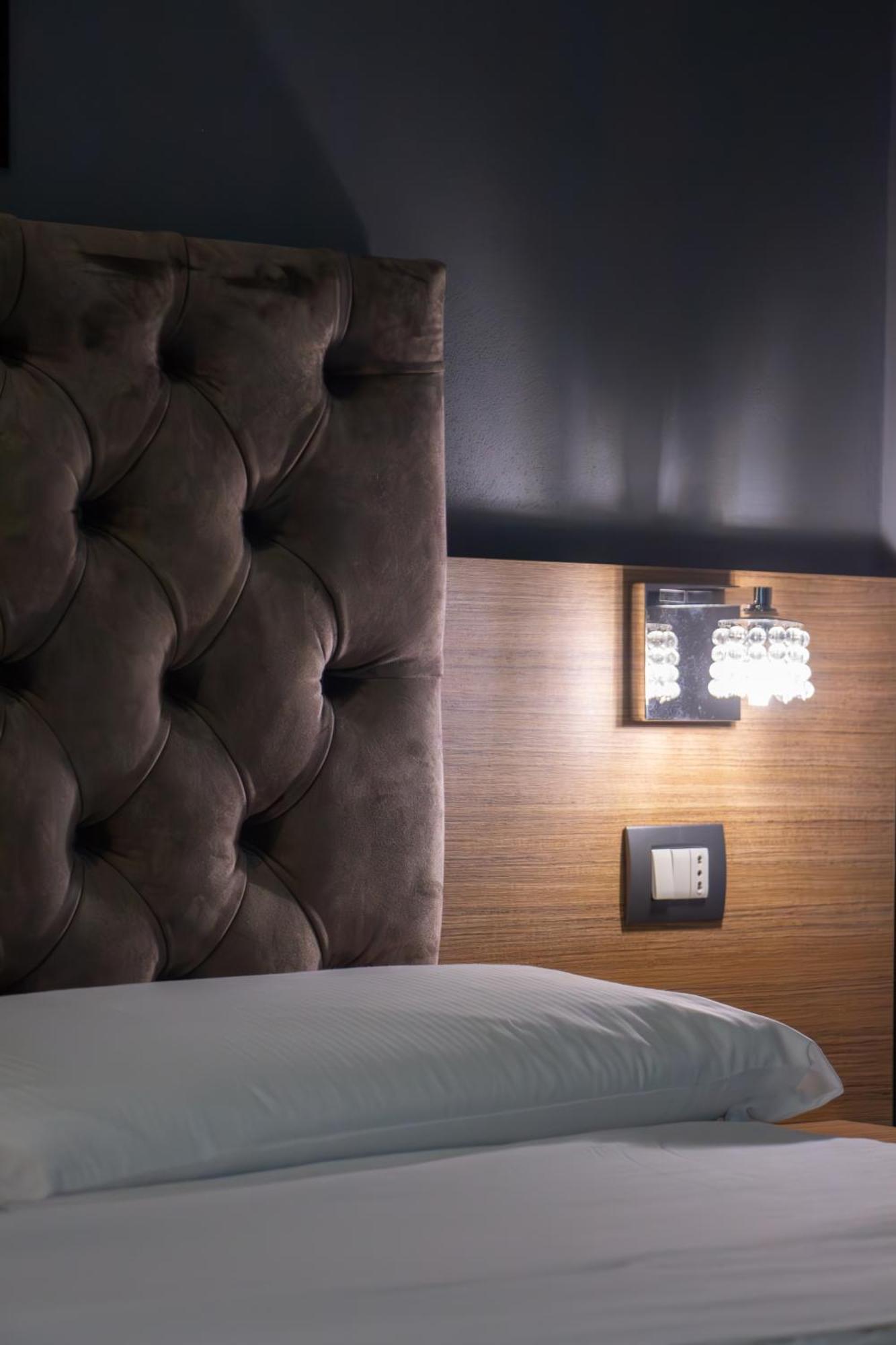 Beb Umberto I Napoli Hotel ภายนอก รูปภาพ