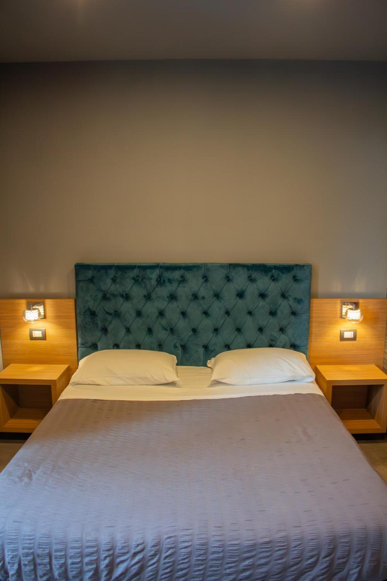 Beb Umberto I Napoli Hotel ภายนอก รูปภาพ
