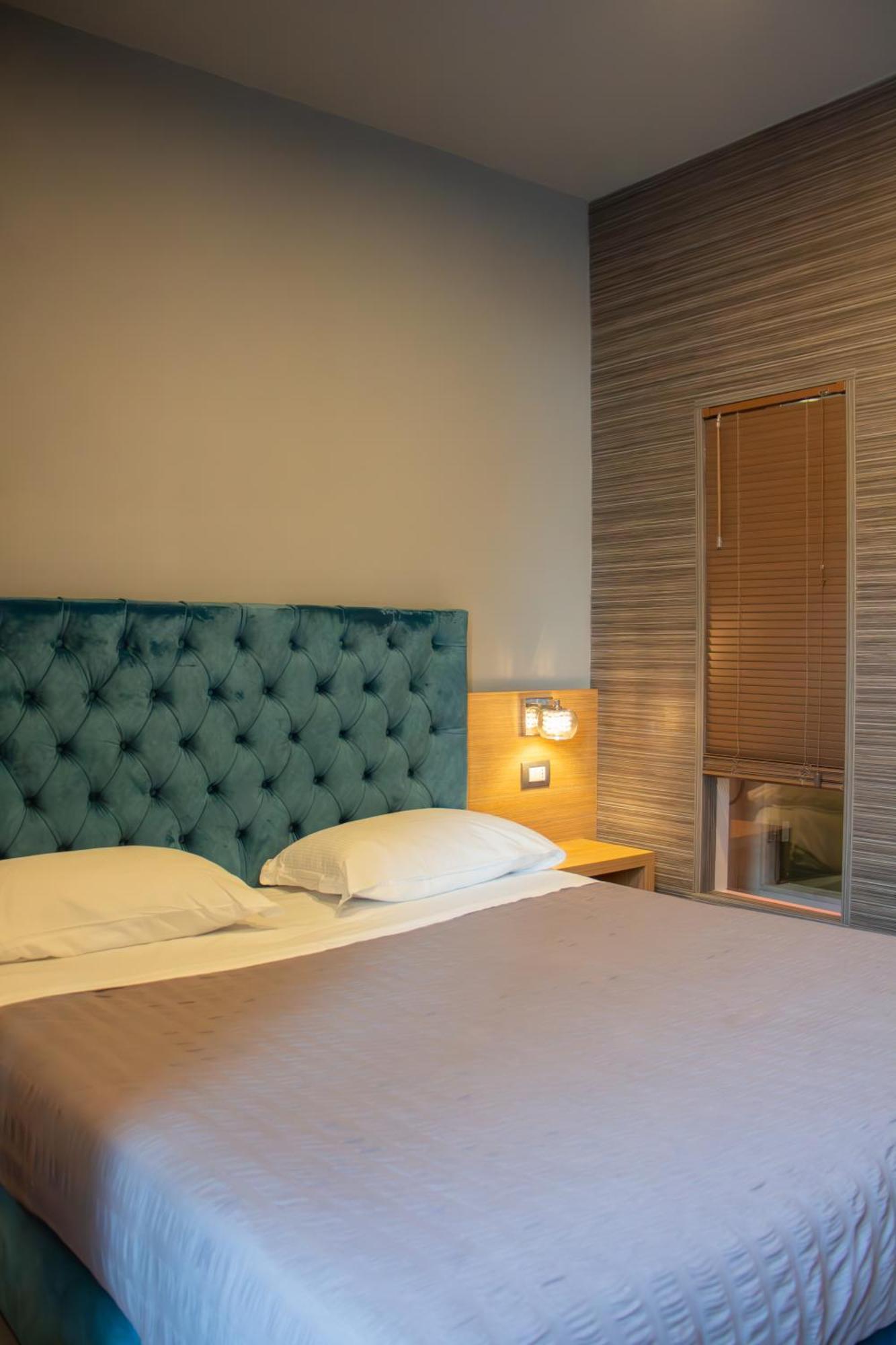 Beb Umberto I Napoli Hotel ภายนอก รูปภาพ
