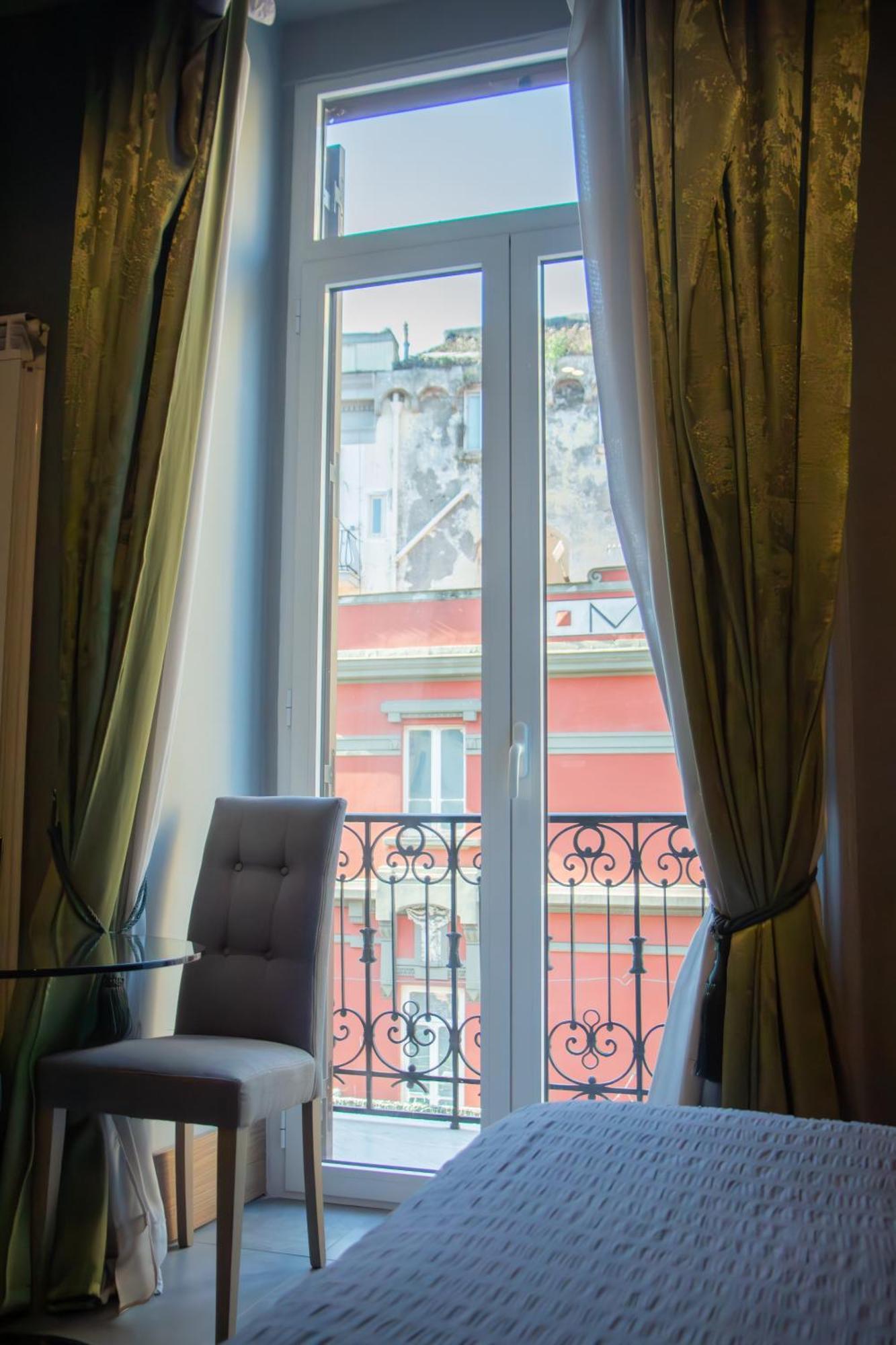 Beb Umberto I Napoli Hotel ภายนอก รูปภาพ