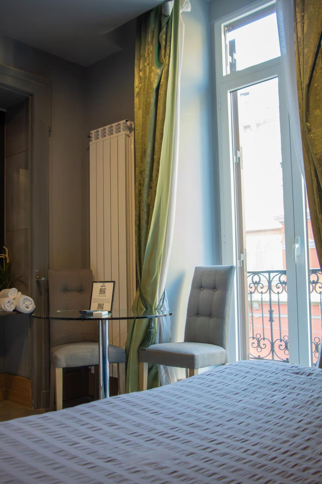 Beb Umberto I Napoli Hotel ภายนอก รูปภาพ